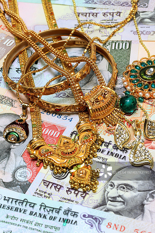印度货币上的金色装饰品图片素材