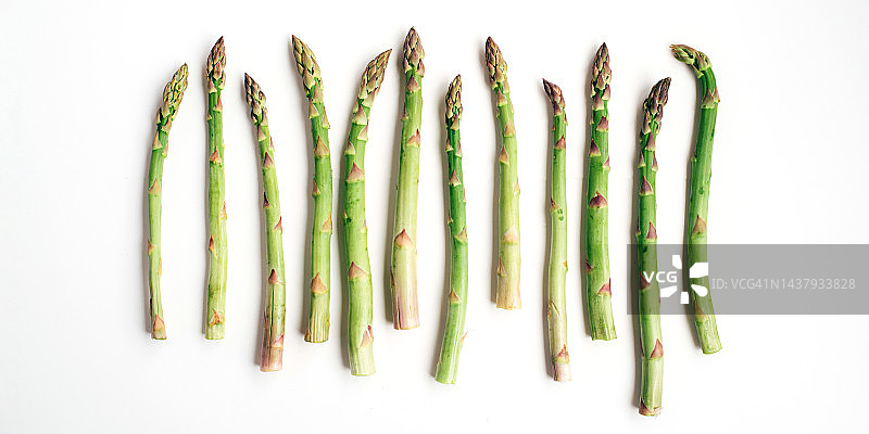 一束新鲜芦笋：美味健康的生态农产品蔬菜图片素材