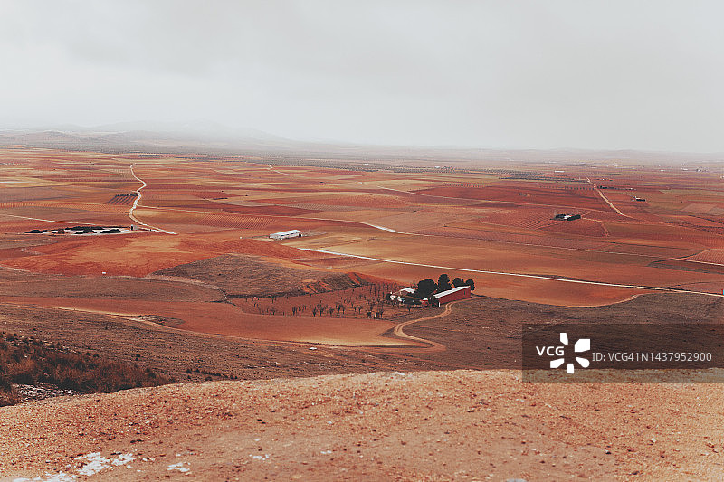 西班牙卡斯蒂利亚-拉曼恰耕种田地图片素材