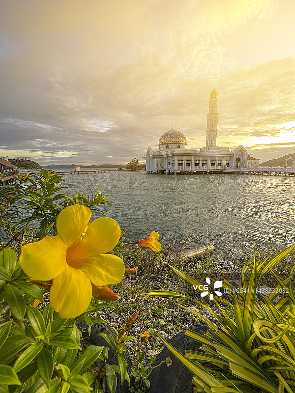 邦咯岛美丽的水上清真寺景观图片素材
