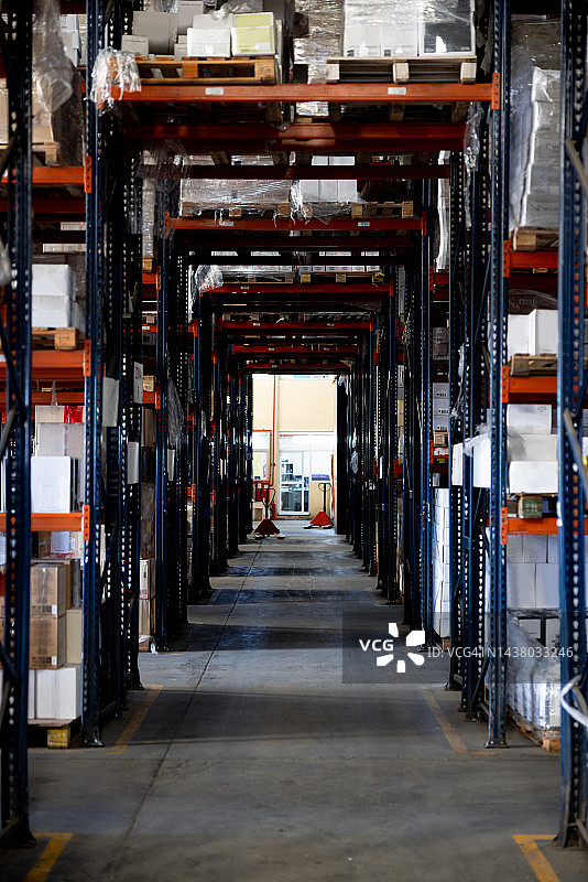 配送仓库的空旷大厅图片素材