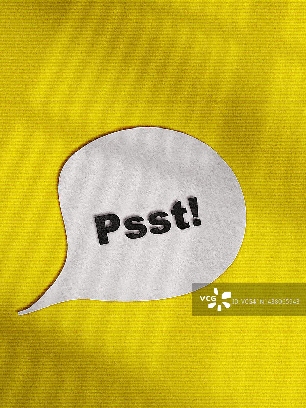 黄色背景中气泡语音的字母与PSSST!单词图片素材