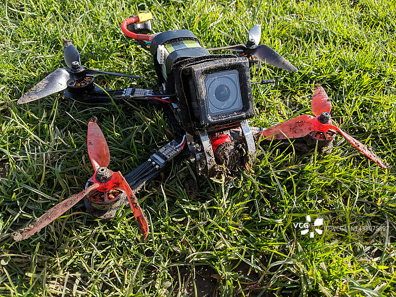 坠毁的无人机图片素材