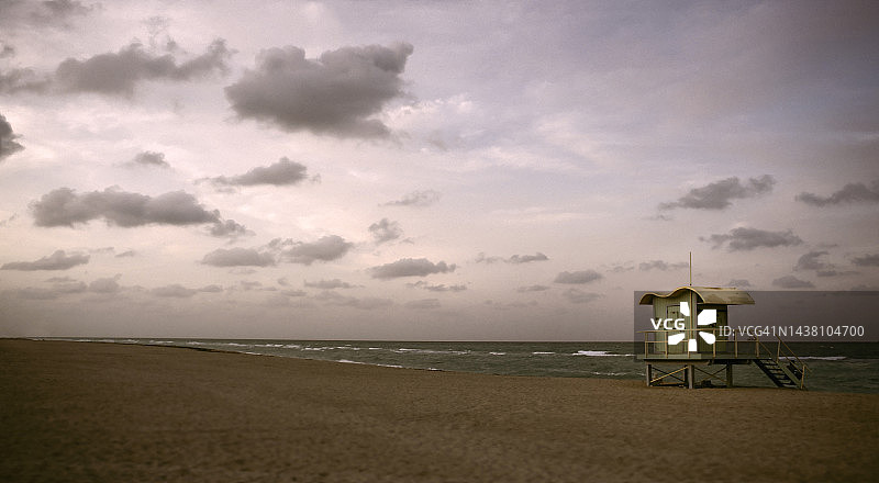 迈阿密南海滩的救生员屋，佛罗里达州迈阿密图片素材