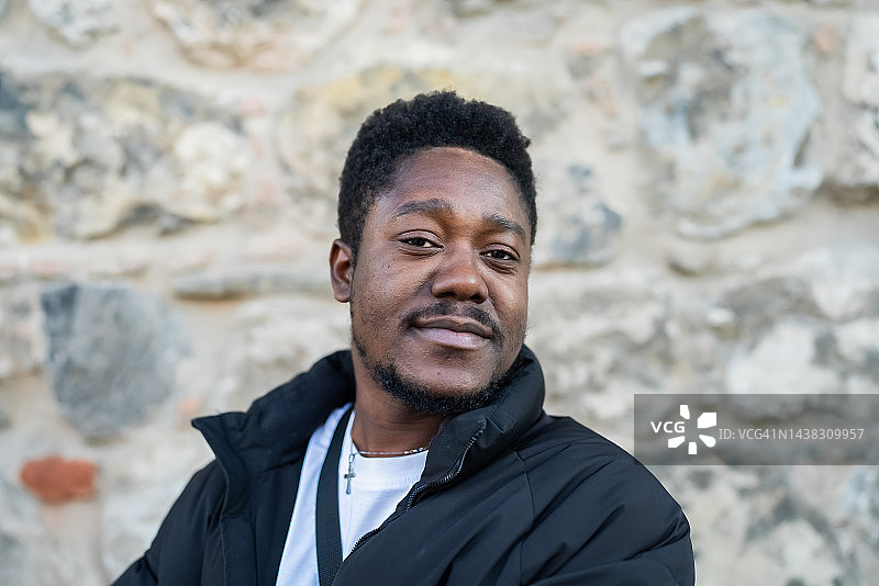 快乐的刚果年轻人肖像图片素材