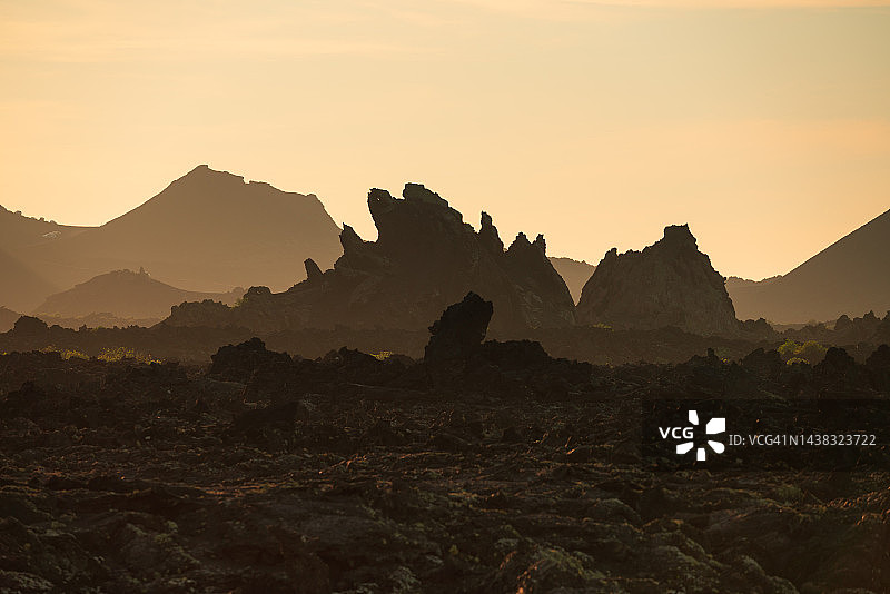 日出时分的幽灵火山景观图片素材