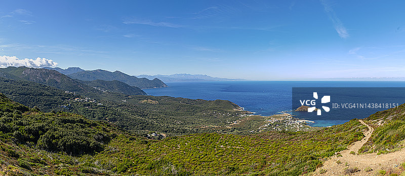 森图里上方的风景图片素材