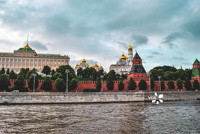 从莫斯科河看到的克里姆林宫和教堂广场，俄罗斯莫斯科图片素材