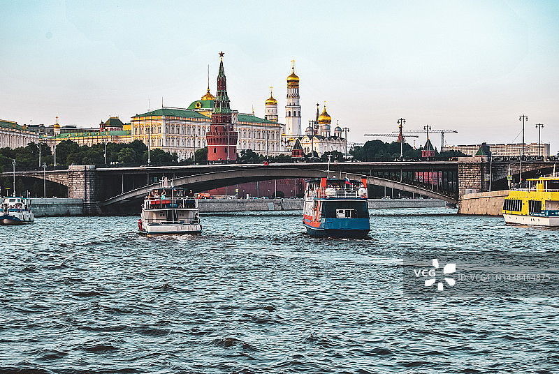 从莫斯科河看到的克里姆林宫和教堂广场，俄罗斯莫斯科图片素材