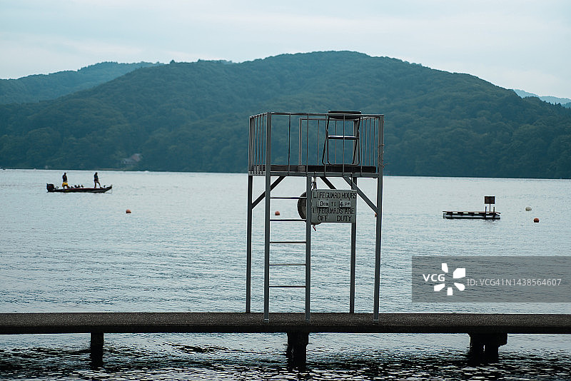 夏季野尻湖瞭望塔风光图片素材