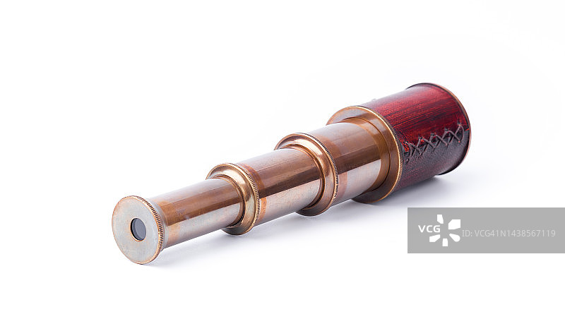 白色背景上的复古望远镜图片素材