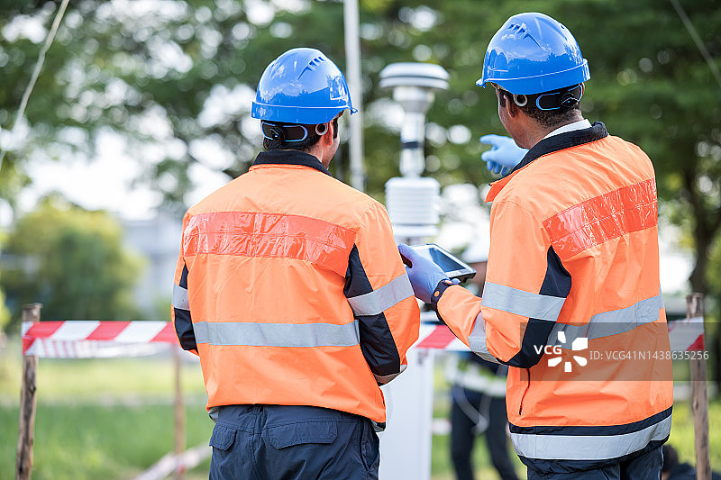 空气质量监测站：城市和工业中的室外质量监测服务图片素材