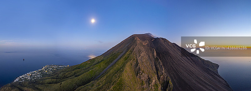 斯特龙博利火山图片素材
