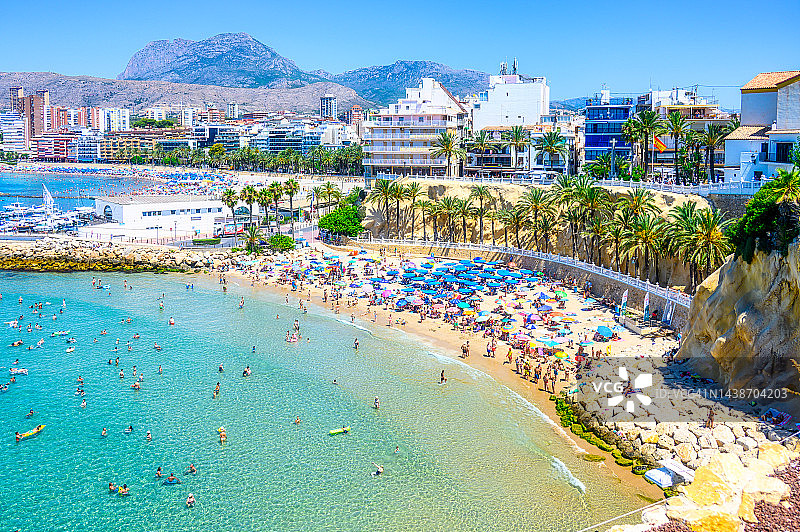 海滩游泳的人图片素材