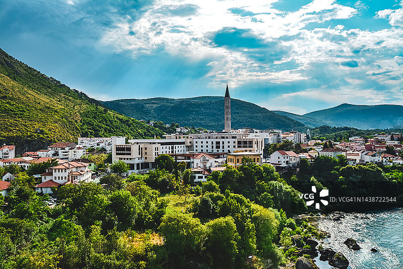 波斯尼亚莫斯塔尔市和内雷特瓦河风光图片素材