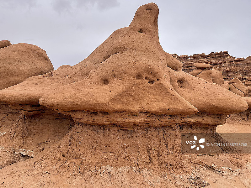 犹他州 Goblin Valley State Park，Entrada 砂岩柱，多云阳光图片素材