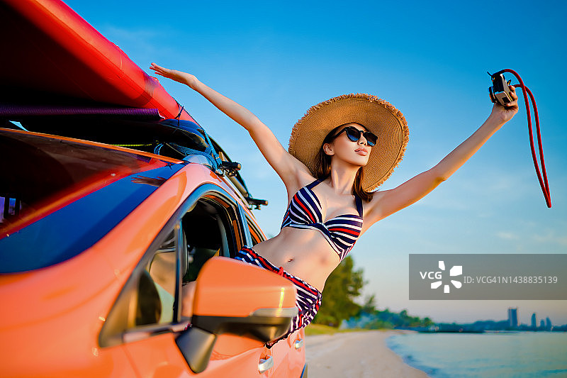 沿着夏季的道路图片素材