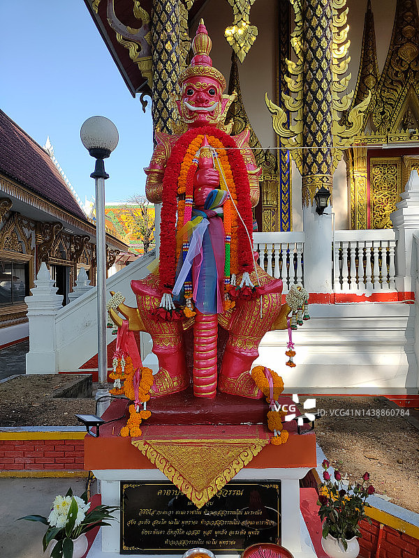 泰国人朝拜的陶威苏万巨型雕像图片素材