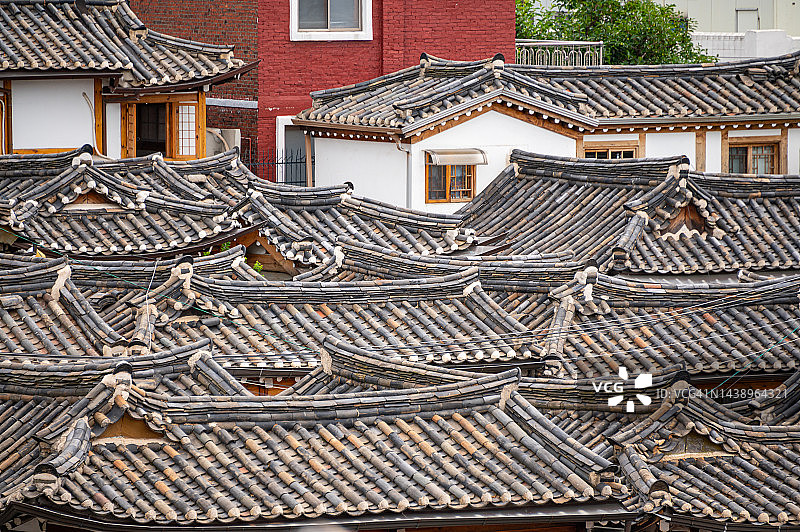 韩国传统韩屋屋顶，北村韩屋村，韩国首尔图片素材