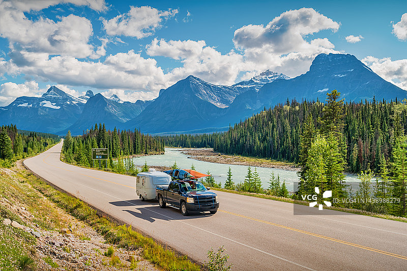 房车旅行：加拿大落基山脉冰原公路之旅图片素材