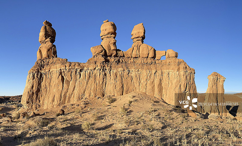 犹他州 Goblin Valley State Park 的三姐妹岩图片素材