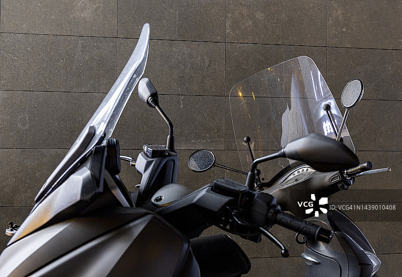 夜间黑色摩托车图片素材