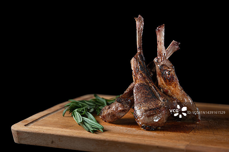 木板烤羊排图片素材