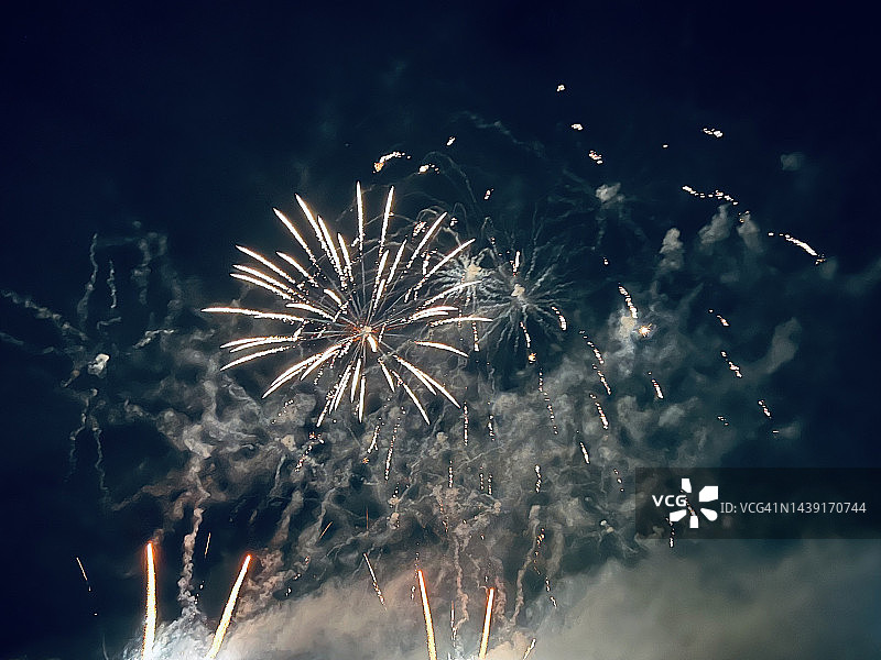 夜间烟花表演图片素材