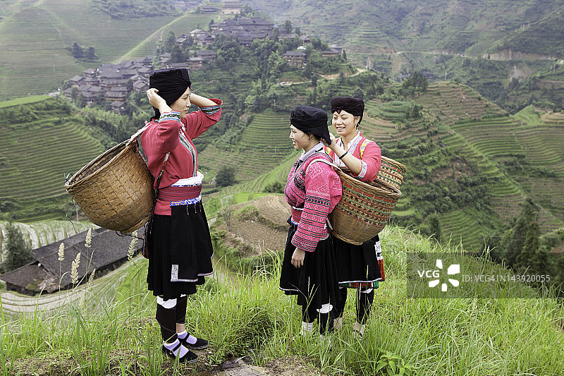 瑶族少女图片素材