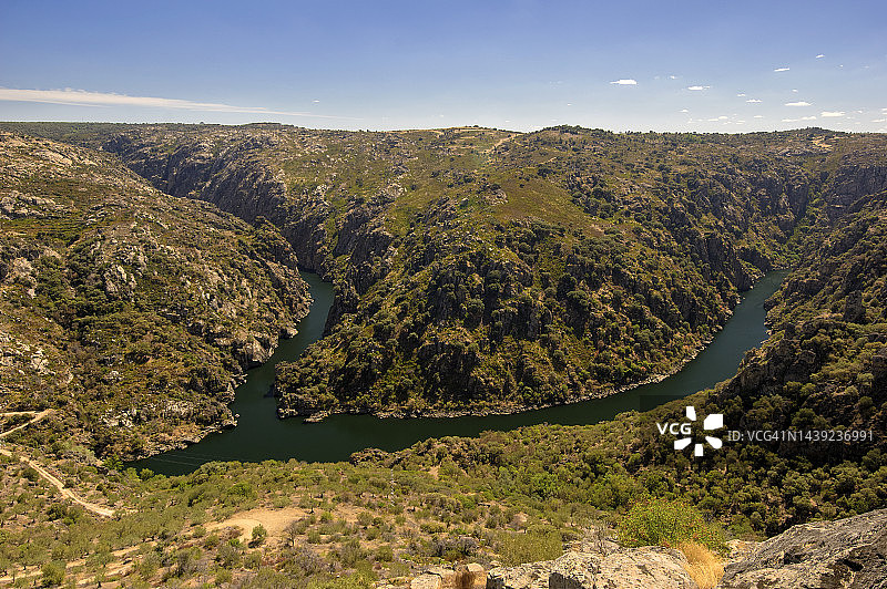 葡萄牙杜罗河畔阿尔里韦斯自然公园的弗拉加杜普约或皮科特观景点图片素材