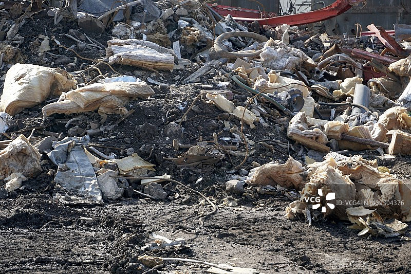 城市区域的垃圾场图片素材