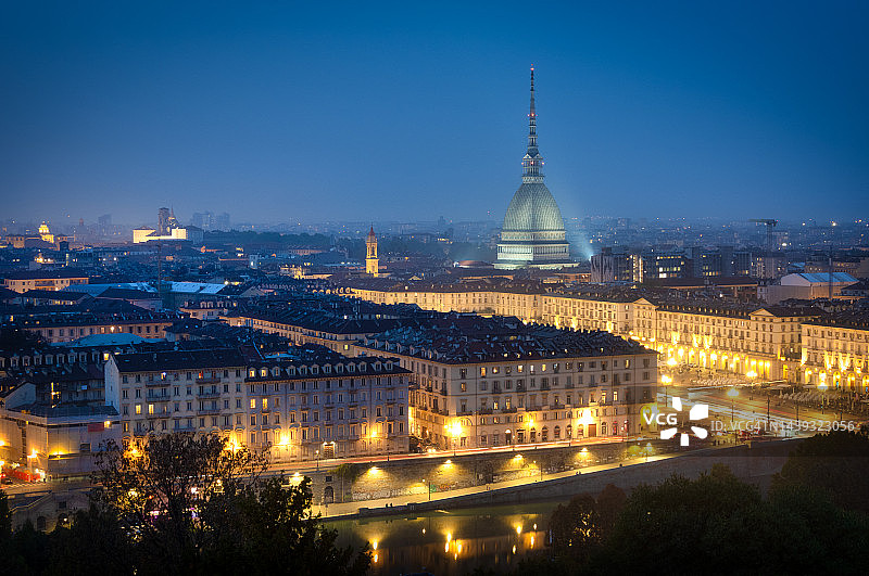 夜晚城市景观高角度照明图图片素材