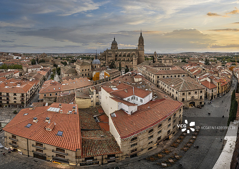 西班牙卡斯蒂利亚-莱昂萨拉曼卡全景图片素材
