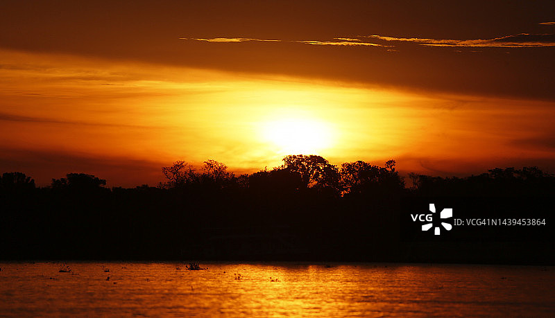 日落时的库亚巴河图片素材