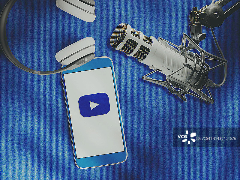 复古麦克风和气泡对话框，播客，广播图片素材