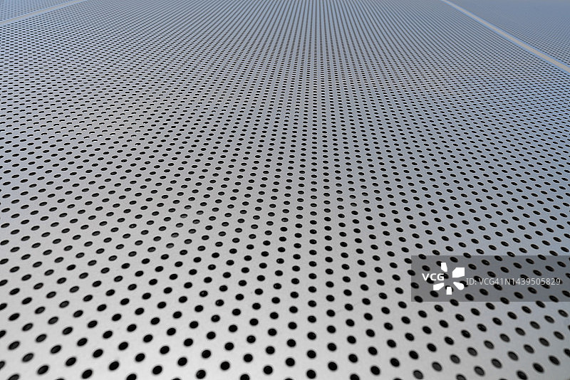 带孔的金属板图片素材