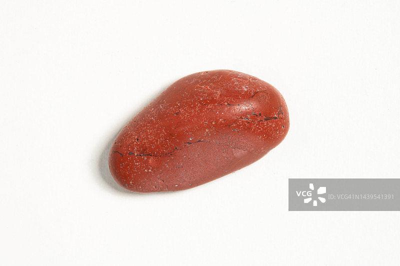 白色背景上的红色玛瑙石图片素材