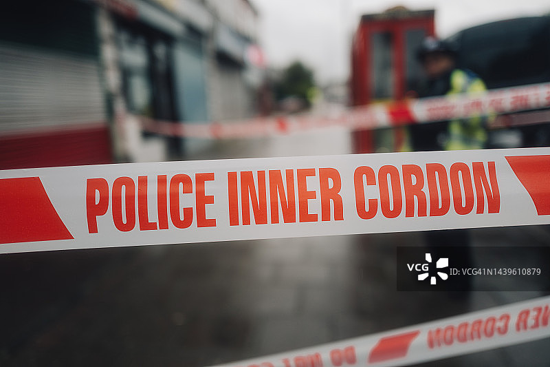 分隔犯罪现场的红白警戒线图片素材