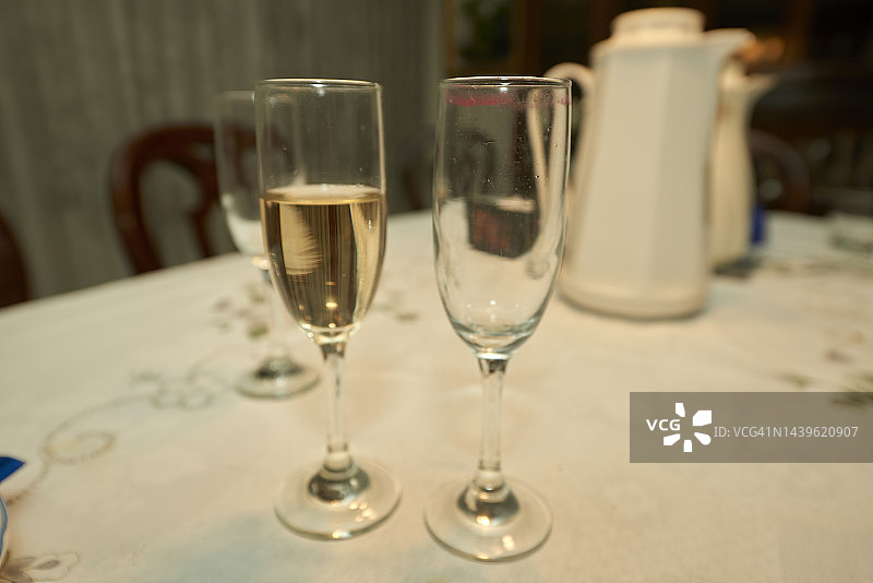 气泡酒杯图片素材