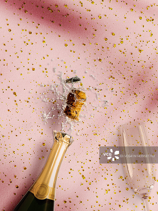 粉色闪光节日背景香槟瓶（含文案空间）图片素材