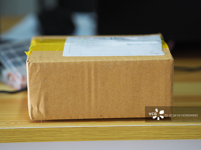棕色纸箱包装图片素材