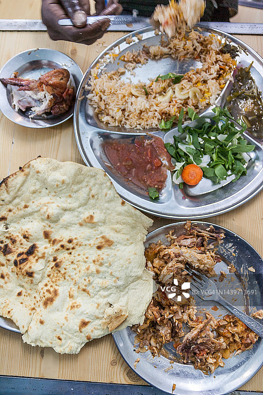 品尝也门传统美食图片素材