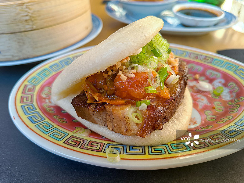 五花肉包子图片素材