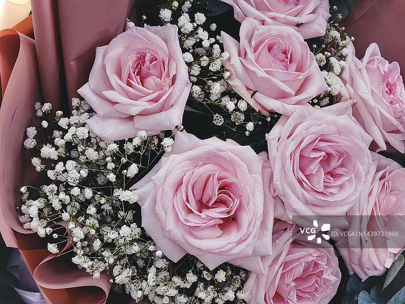 市场上色彩鲜艳的鲜花特写图片素材