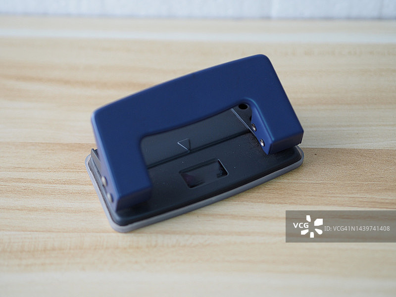 鸡眼扣打孔器图片素材