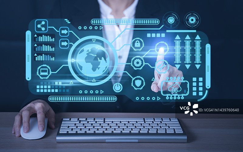 女商人使用指纹扫描解锁并访问计算机上的业务数据网络图片素材