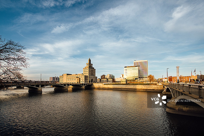 锡达拉皮兹市爱荷华州天际线图片素材