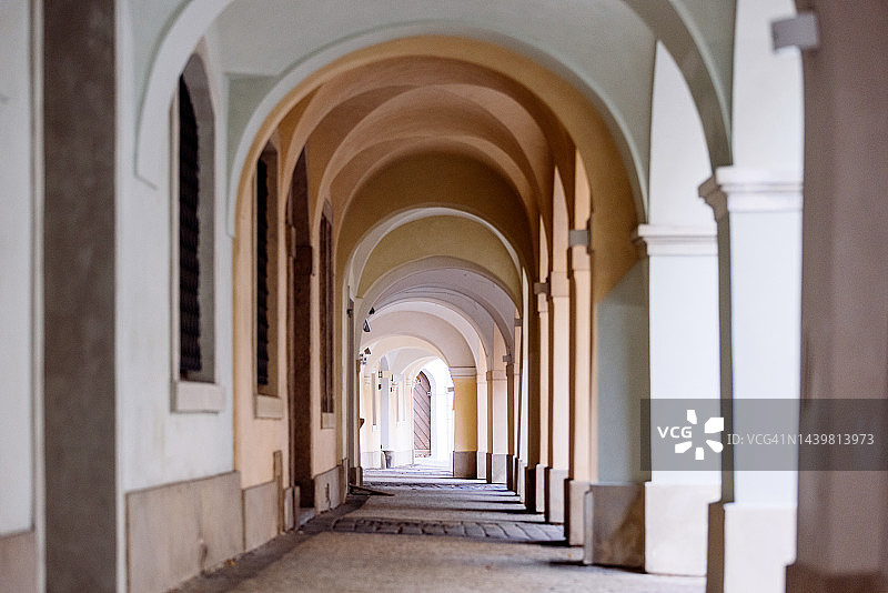 捷克共和国布拉格小城区的中世纪拱门图片素材