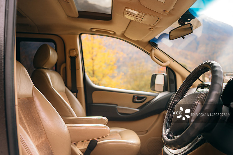迷你厢型车内部图片素材