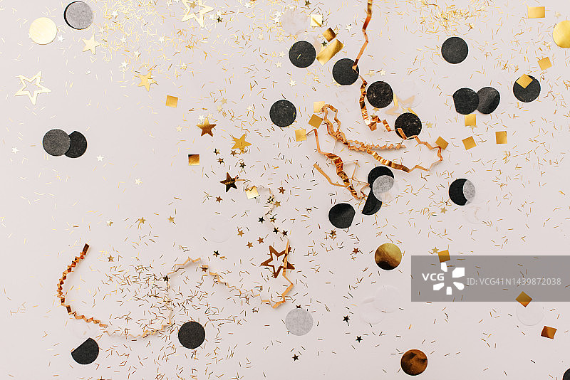 白色背景上的金色星星图片素材